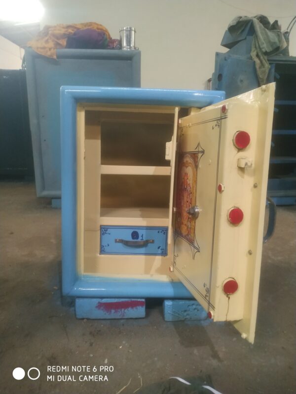 GODREJ MODEL SINGLE DOOR LOCKER