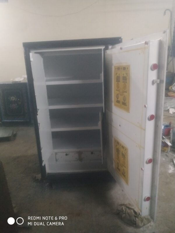 GODREJ MODEL SINGLE DOOR LOCKER - Image 11