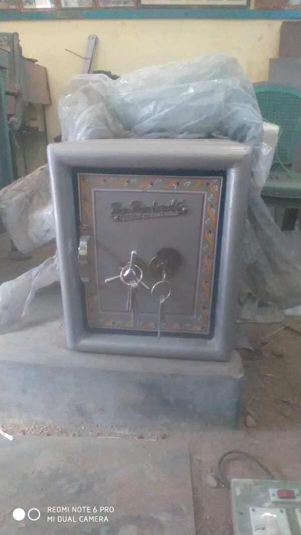 GODREJ MODEL SINGLE DOOR LOCKER - Image 6