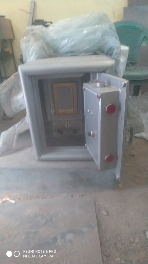 GODREJ MODEL SINGLE DOOR LOCKER - Image 7