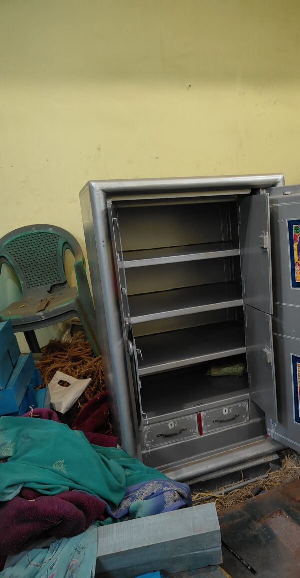 GODREJ MODEL SINGLE DOOR LOCKER - Image 18