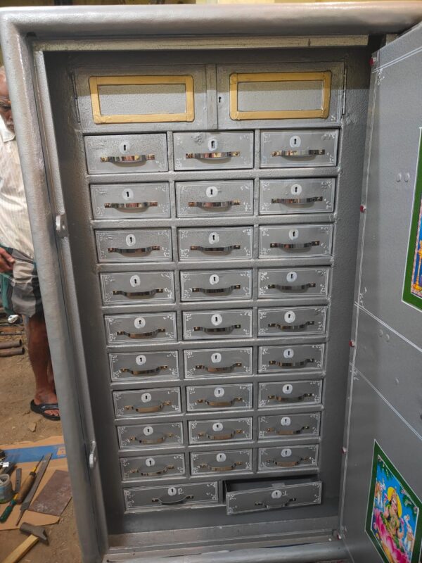 PAWN SHOP LOCKERS
