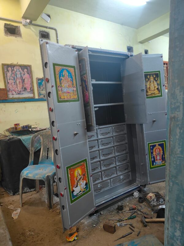PAWN SHOP LOCKERS - Image 13
